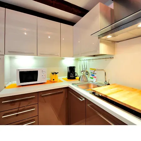 Appartamento Castello Di Godego Sleeps 4 Air Con Wifi