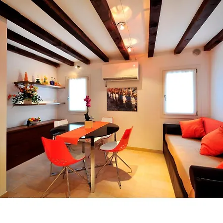 Castello Di Godego Sleeps 4 Air Con Wifi Appartamento *