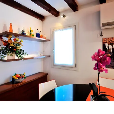 Castello Di Godego Sleeps 4 Air Con Wifi Apartamento *
